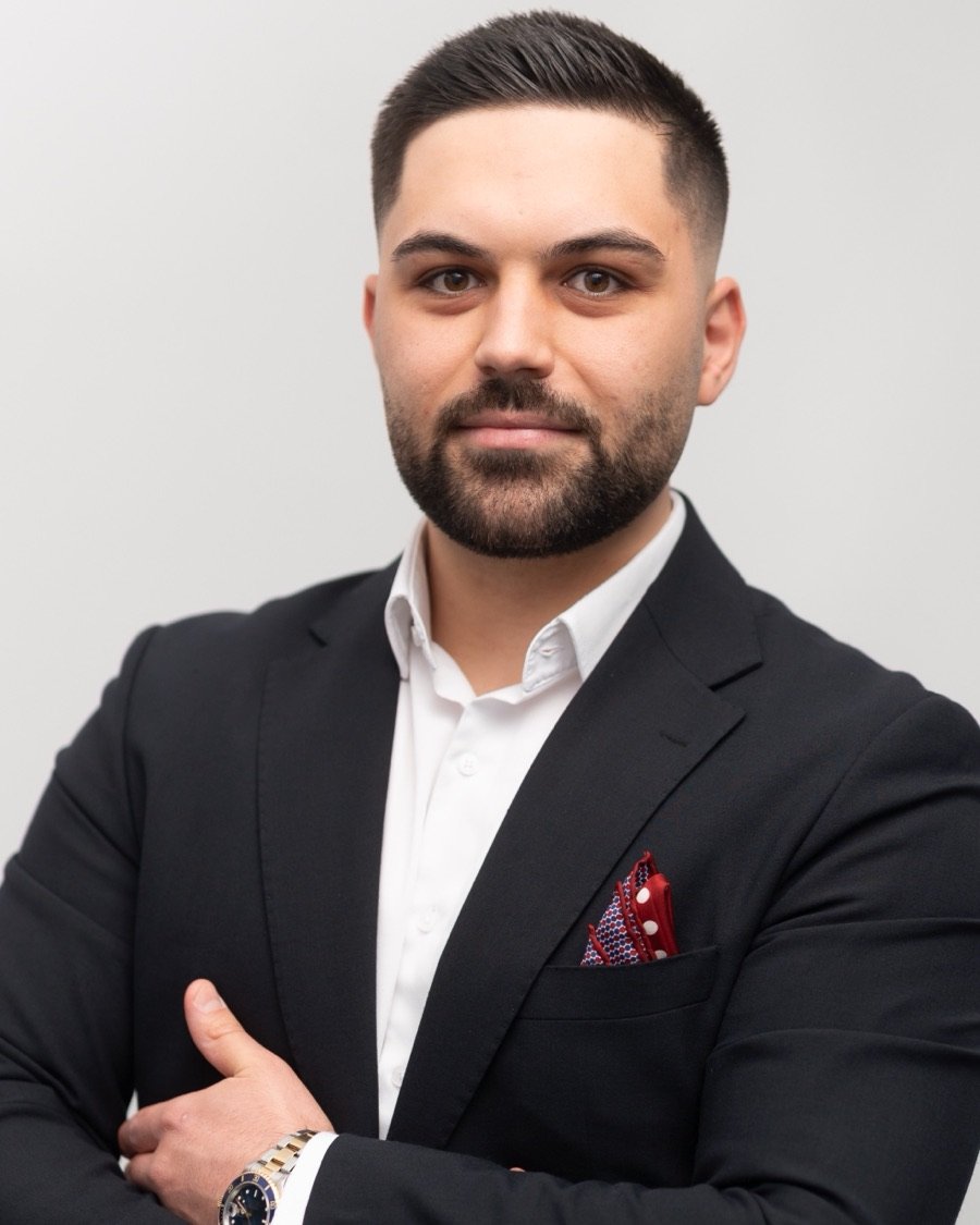 Salih Can Ayünal, bağımsız sigorta brokeri